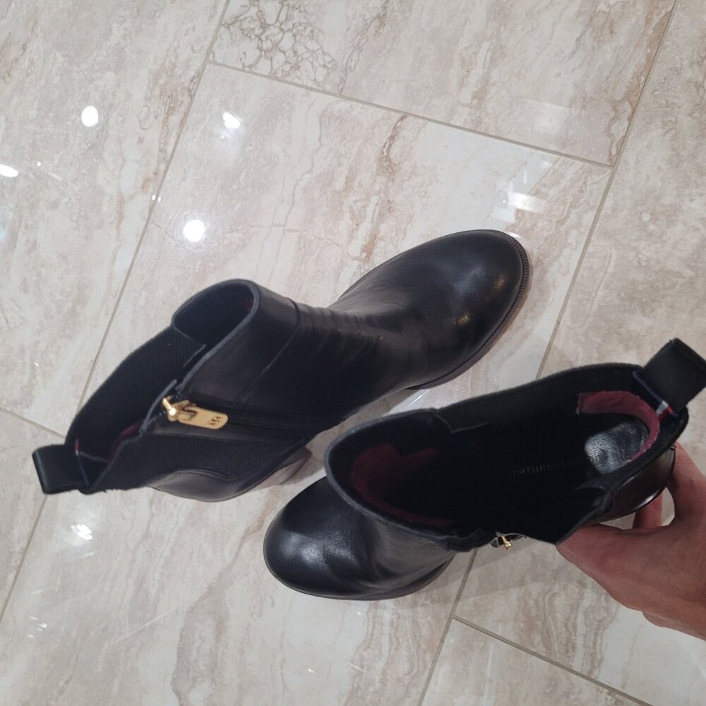 Tommy Hilfiger Britton Women’s Ankle Boots. Leather. Black. Gold tone. Size 7.5. - Picture 13 of 14